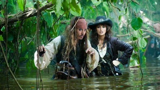 Johnny Depp som Jack Sparrow & Penélope Cruz som Angelica Teach 